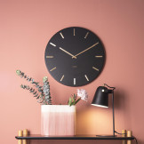 Smukt ur til hjemmet. Karlsson Charm vægur i sort (Ø 45 cm)