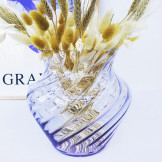 Den smukke lilla Dahlia vase fra Anna Von Lipa i mundblæst krystalglas.