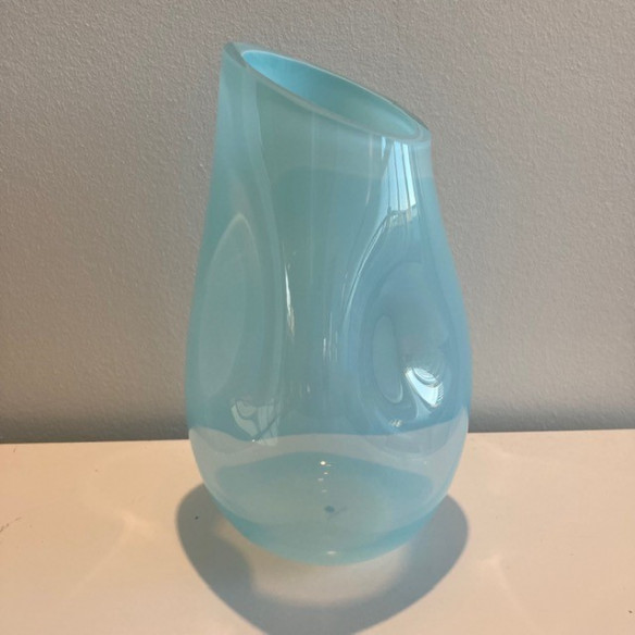 Aqueeze vase, Visible i lys turkis fra Anna von Lipa