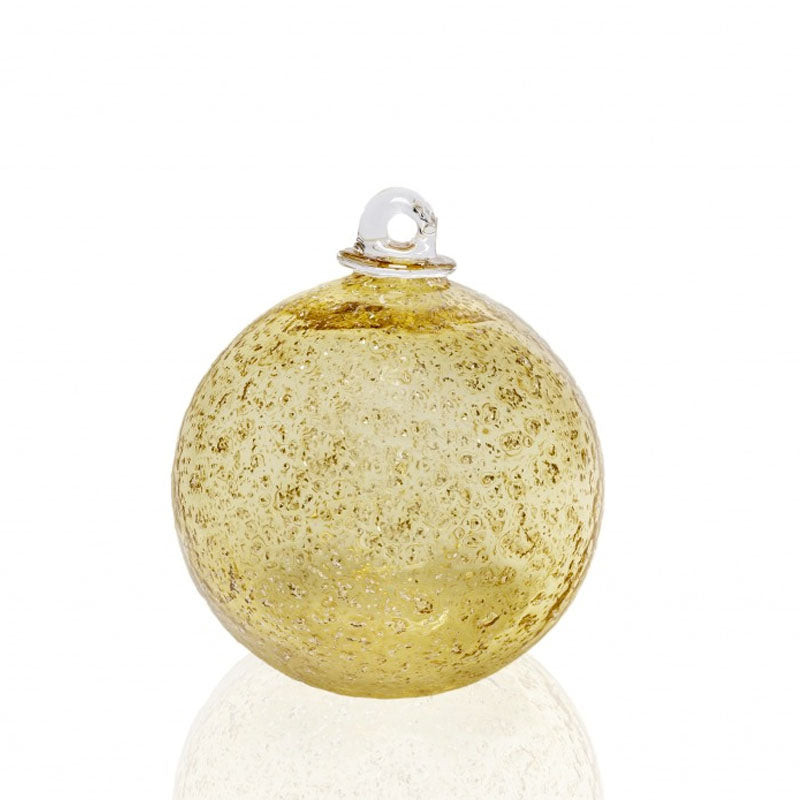 Smuk julekugle i mundblæst krystalglas i farven Amber fra Anna von Lipa