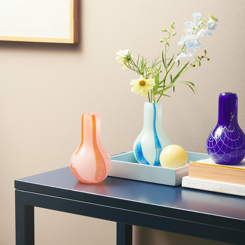 Du kan kombinere mini Flow vaserne i forskellige farver - det giver et farvestrålende indtryk