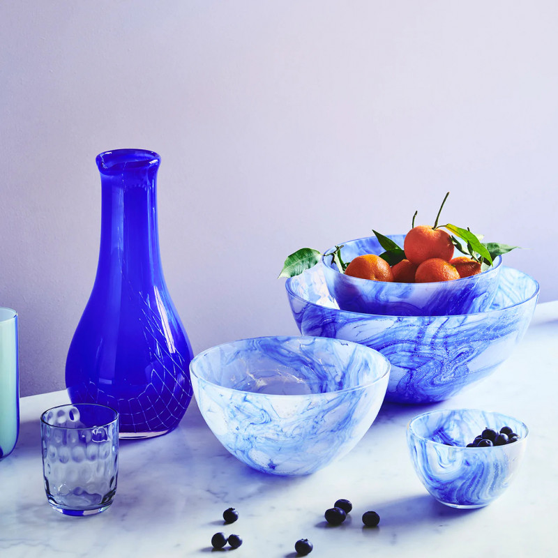 Dæk hele dit bord i blå nuancer med de smukke glas produkter fra Kodanska