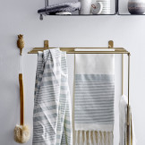 Virkelig smukt håndklædestativ til badeværelset i guld. Fra Bloomingville