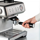 Bring din yndlingscafé til dit eget hjem med espressomaskinen fra Ariete.